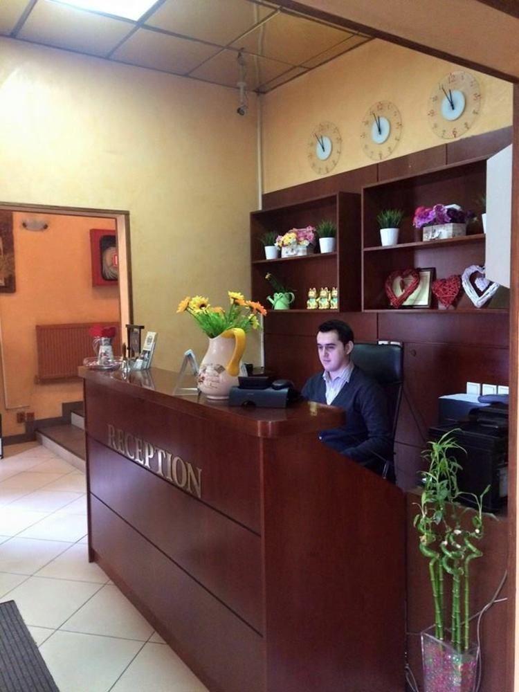 Hotel Reina 부쿠레슈티 외부 사진