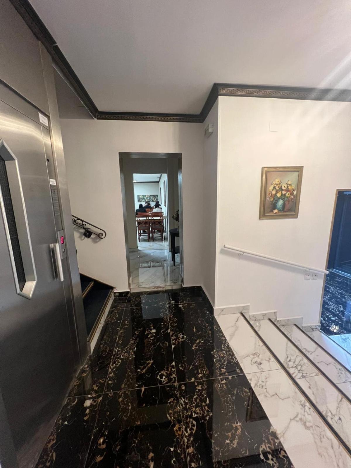 Hotel Reina 부쿠레슈티 외부 사진