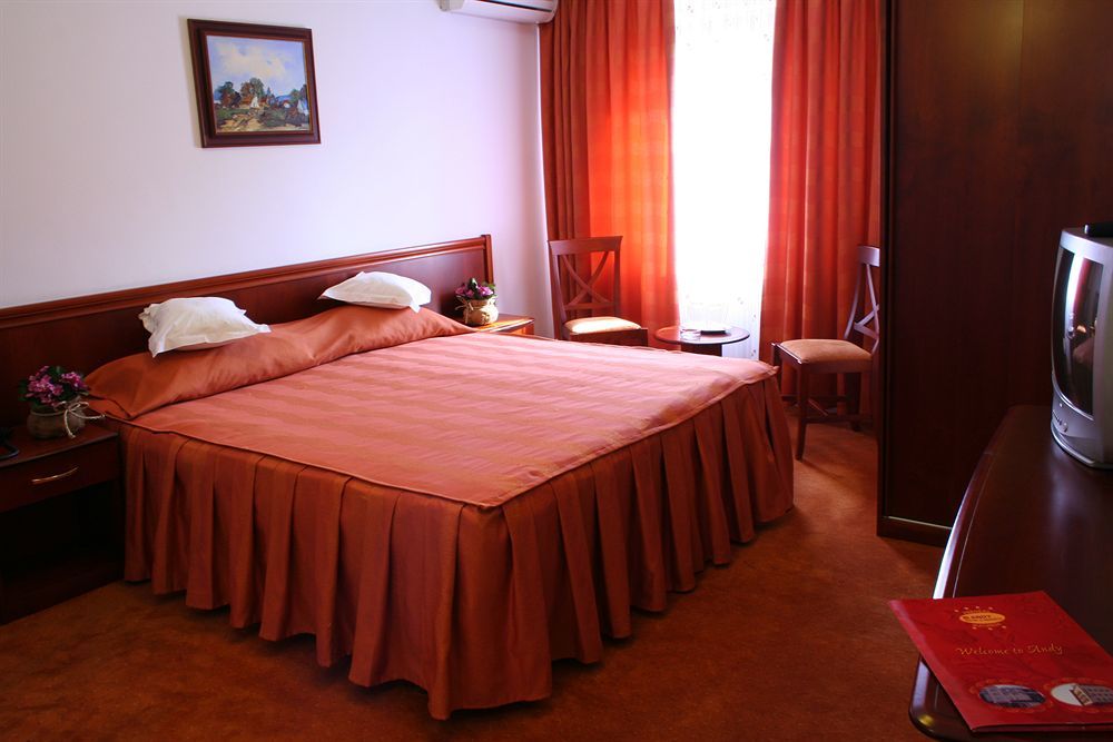 Hotel Reina 부쿠레슈티 외부 사진